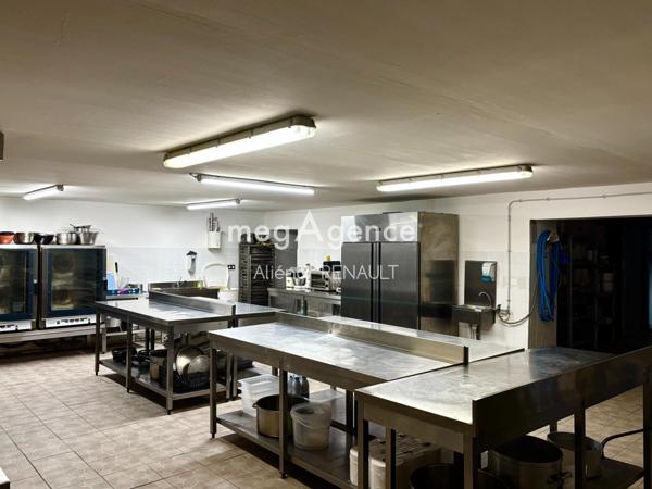 Local Commercial à BOULAZAC ISLE MANOIRE, 24330 - 14 pièces 1500m²