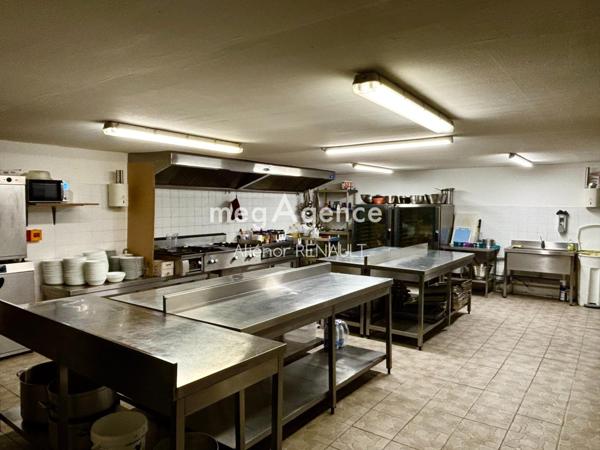 Local Commercial à BOULAZAC ISLE MANOIRE, 24330 - 14 pièces 1500m²