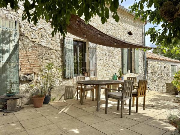 Proche de Duras - Jolie maison de campagne avec source d'eau et dépendances