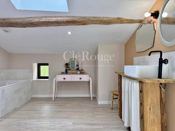 Proche de Duras - Jolie maison de campagne avec source d'eau et dépendances