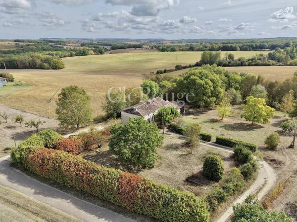 Proche de Duras - Jolie maison de campagne avec source d'eau et dépendances