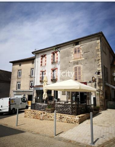Local Commercial
        
        - 156 m² 218 000 € *