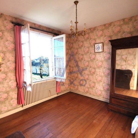 Maison 102 m² avec garage sur terrain constructible de 1822 m² à Coutras