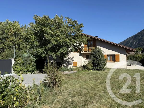 Maison à vendre  5 pièces - 111 m 2   ST PIERRE EN FAUCIGNY  - 74