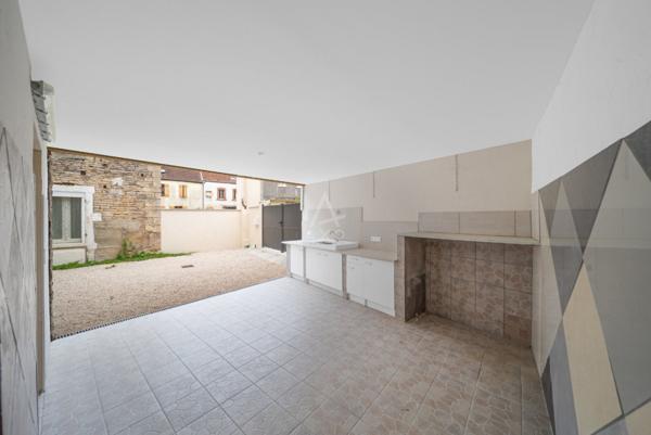 FLEUREY-SUR-OUCHE (21) - Maison en pierre 9 pièces