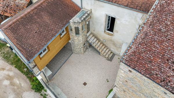 FLEUREY-SUR-OUCHE (21) - Maison en pierre 9 pièces
