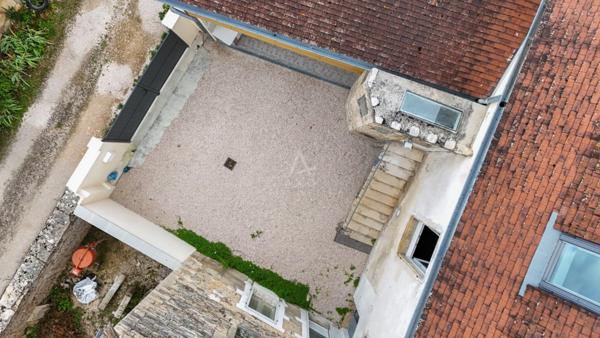 FLEUREY-SUR-OUCHE (21) - Maison en pierre 9 pièces