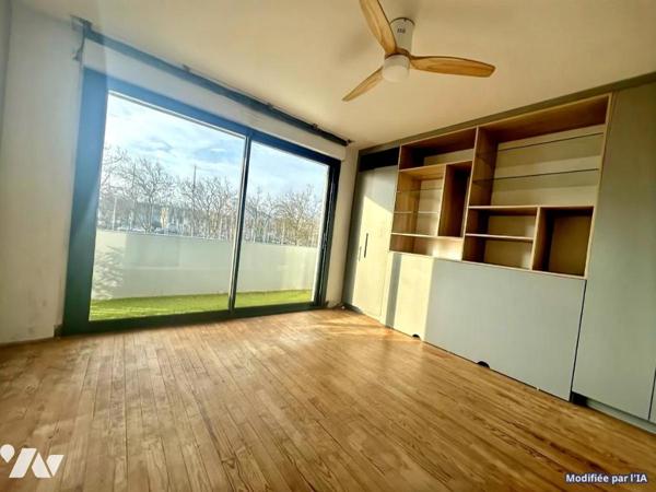 BEL APPARTEMENT T3 AVEC TERRASSE PRIVATIVE VUE PORT DE PLAISANCE