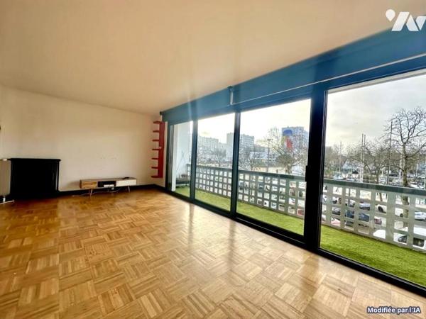 BEL APPARTEMENT T3 AVEC TERRASSE PRIVATIVE VUE PORT DE PLAISANCE