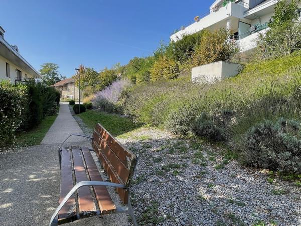 Divonne-les-Bains (01220) Appartement trois chambres avec jardin et piscine