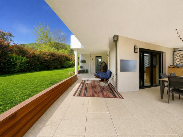 Divonne-les-Bains (01220) Appartement trois chambres avec jardin et piscine