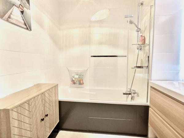 Divonne-les-Bains (01220) Appartement trois chambres avec jardin et piscine