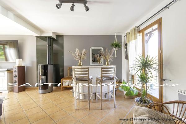 Limetz-Villez - Maison de 161m² - 3 chambres - sur 1099m2 de jardin.