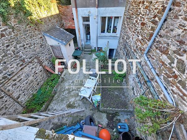 Maison d'exception à vendre à Granville avec vue mer et garages sur le terrain
