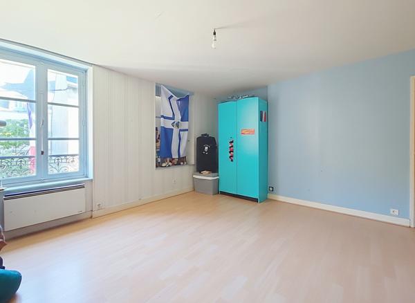 Maison d'exception à vendre à Granville avec vue mer et garages sur le terrain