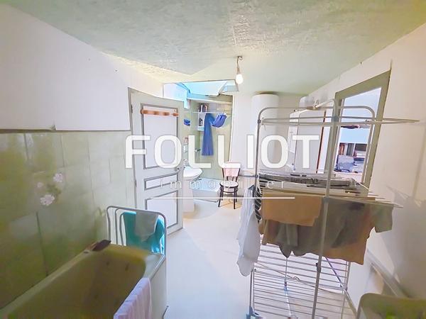 Maison d'exception à vendre à Granville avec vue mer et garages sur le terrain