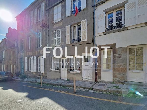 Maison d'exception à vendre à Granville avec vue mer et garages sur le terrain
