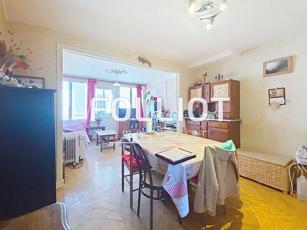 Maison d'exception à vendre à Granville avec vue mer et garages sur le terrain