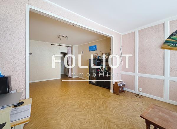 Maison d'exception à vendre à Granville avec vue mer et garages sur le terrain