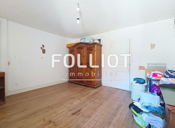 Maison d'exception à vendre à Granville avec vue mer et garages sur le terrain