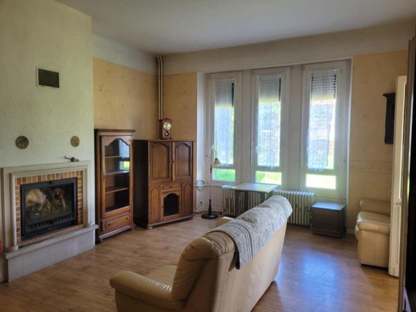 Jolie maison ancienne avec grand terrain et piscine