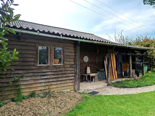 Longère en pierres atypique, au calme sans vis-à-vis