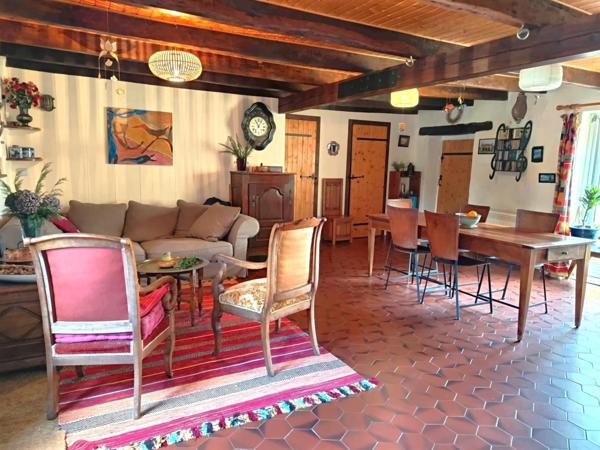 Longère en pierres atypique, au calme sans vis-à-vis