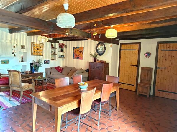 Longère en pierres atypique, au calme sans vis-à-vis