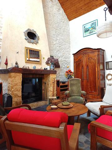 Longère en pierres atypique, au calme sans vis-à-vis