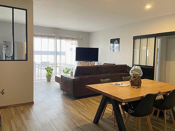 Maison de plain-pied - 2019 - 83 m² - 3 chambres - Jardin, piscine et garage