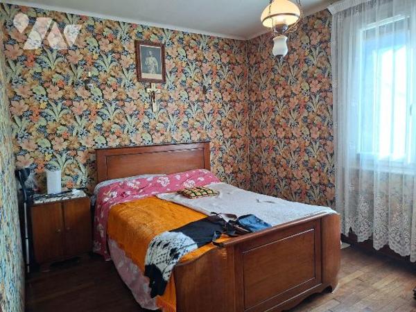 A Vendre à ERNEE (53500), en Mayenne.
Maison d'habitation, située en Centre-ville, comprenant ...