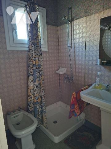 A Vendre à ERNEE (53500), en Mayenne.
Maison d'habitation, située en Centre-ville, comprenant ...