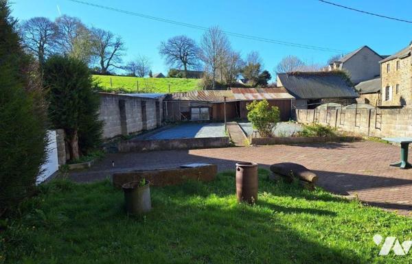 A Vendre à ERNEE (53500), en Mayenne.
Maison d'habitation, située en Centre-ville, comprenant ...