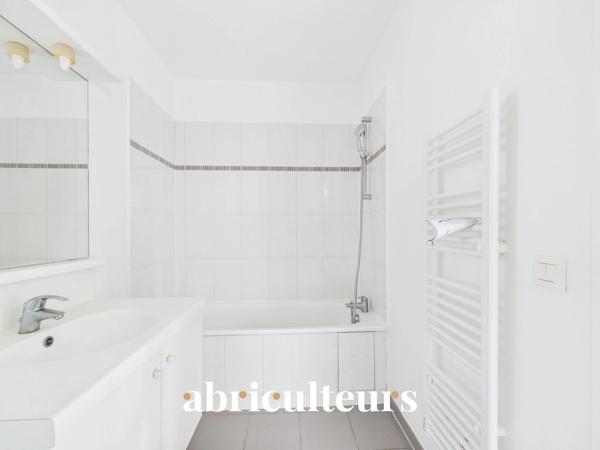 Appartement T2 rénové de caractère, terrasse & jardin Résidence de standing à Survilliers