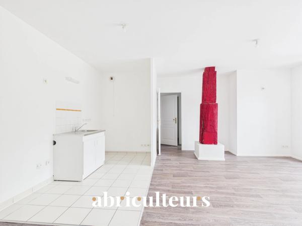 Appartement T2 rénové de caractère, terrasse & jardin Résidence de standing à Survilliers