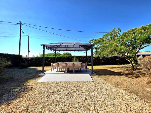 Superbe bungalow de 3-chambres avec grand jardin privatif, à quelques minutes à pied d'Eymet