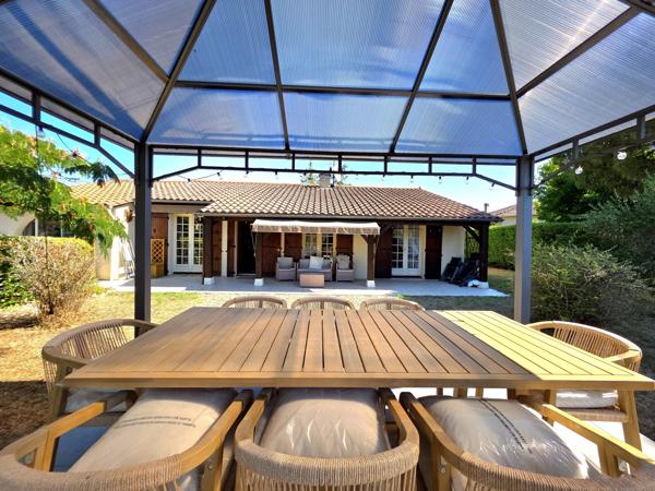 Superbe bungalow de 3-chambres avec grand jardin privatif, à quelques minutes à pied d'Eymet