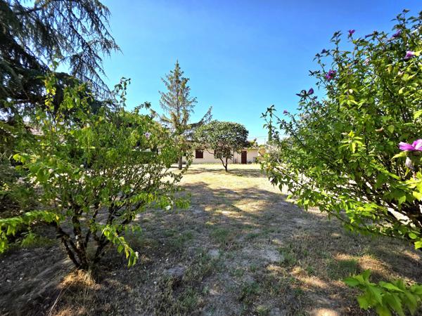 Superbe bungalow de 3-chambres avec grand jardin privatif, à quelques minutes à pied d'Eymet