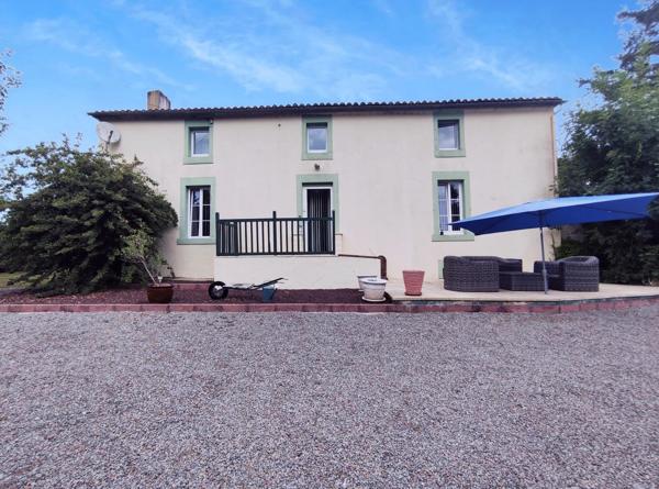 Charmante maison de 3 Chambres avec Beaux Jardins dans un Hameau Paisible