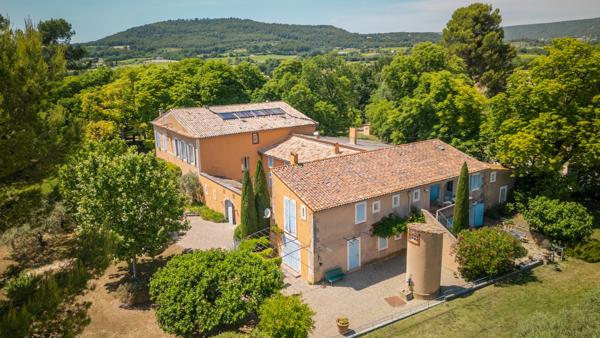 Vignoble du XVIIIᵉ siècle dans le Luberon avec gites – Une propriété d’exception en Provence