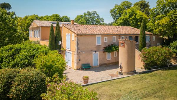 Vignoble du XVIIIᵉ siècle dans le Luberon avec gites – Une propriété d’exception en Provence