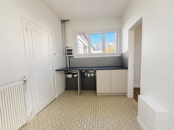 BOURGES Juranville- maison 2 chambres et un bureau -stationnement