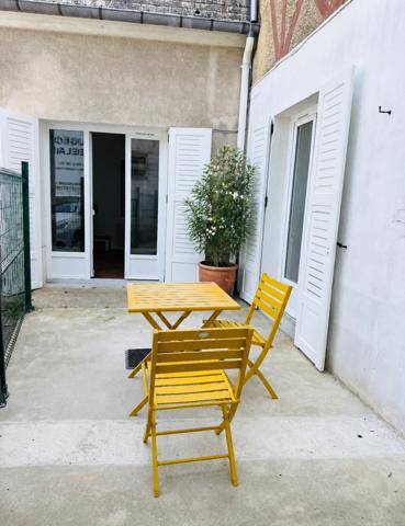 BOURGES Juranville- maison 2 chambres et un bureau -stationnement