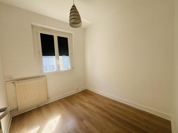BOURGES Juranville- maison 2 chambres et un bureau -stationnement