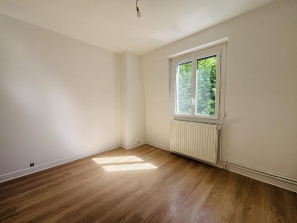 BOURGES Juranville- maison 2 chambres et un bureau -stationnement