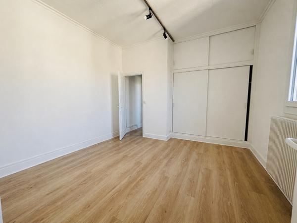 BOURGES Juranville- maison 2 chambres et un bureau -stationnement