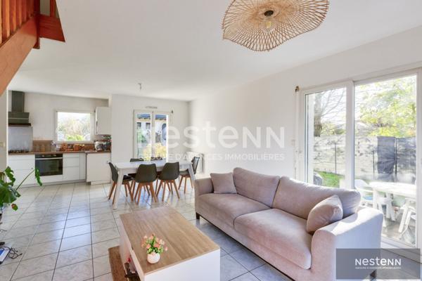 A VENDRE : Maison avec vie de plain pied, sur un terrain entièrement constructible, à 3 minutes du centre de Quessoy.