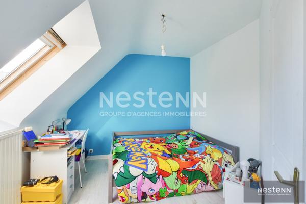 A VENDRE : Maison avec vie de plain pied, sur un terrain entièrement constructible, à 3 minutes du centre de Quessoy.