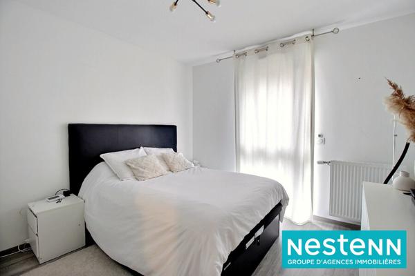 Appartement Meyzieu 4 pièce(s) 77 m2 avec balcon, cave et place de parking sécurisée