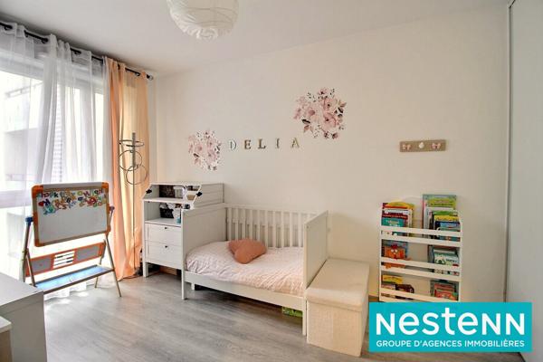 Appartement Meyzieu 4 pièce(s) 77 m2 avec balcon, cave et place de parking sécurisée